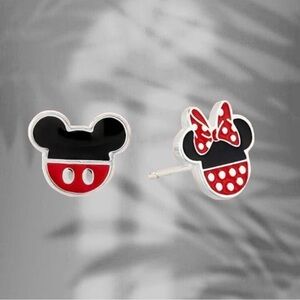 NWT *DISNEY*🐭 Mickey & Minnie stud earrings